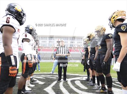 Thumbnail 3 in Shelby vs. Wallace-Rose Hill (NCHSAA 2A State Championship) photogallery.