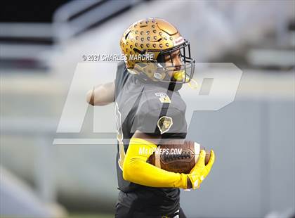 Thumbnail 3 in Shelby vs. Wallace-Rose Hill (NCHSAA 2A State Championship) photogallery.