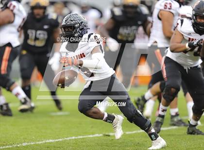 Thumbnail 3 in Shelby vs. Wallace-Rose Hill (NCHSAA 2A State Championship) photogallery.