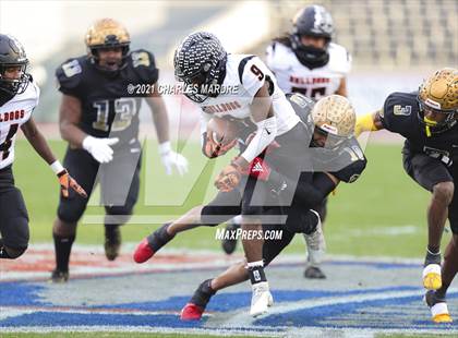 Thumbnail 3 in Shelby vs. Wallace-Rose Hill (NCHSAA 2A State Championship) photogallery.