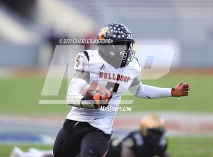 Thumbnail 2 in Shelby vs. Wallace-Rose Hill (NCHSAA 2A State Championship) photogallery.