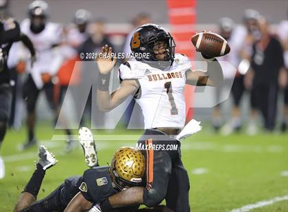 Thumbnail 1 in Shelby vs. Wallace-Rose Hill (NCHSAA 2A State Championship) photogallery.