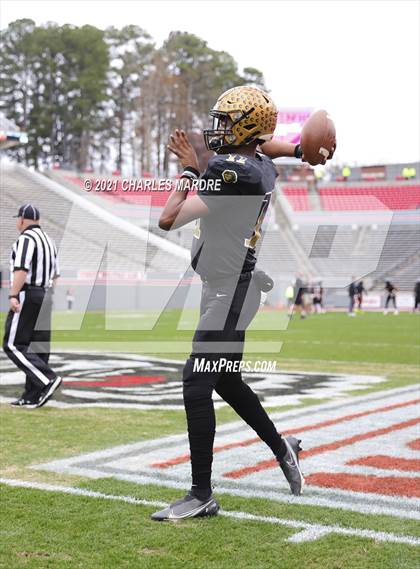 Thumbnail 1 in Shelby vs. Wallace-Rose Hill (NCHSAA 2A State Championship) photogallery.