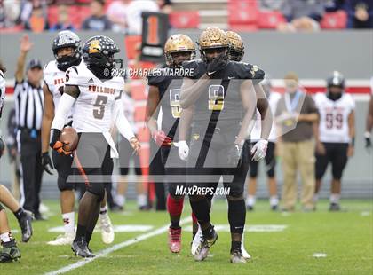 Thumbnail 2 in Shelby vs. Wallace-Rose Hill (NCHSAA 2A State Championship) photogallery.