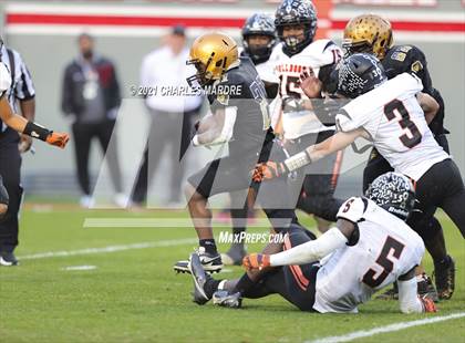 Thumbnail 2 in Shelby vs. Wallace-Rose Hill (NCHSAA 2A State Championship) photogallery.