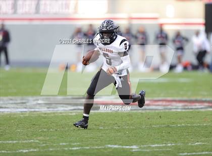 Thumbnail 3 in Shelby vs. Wallace-Rose Hill (NCHSAA 2A State Championship) photogallery.