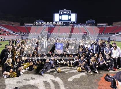 Thumbnail 3 in Shelby vs. Wallace-Rose Hill (NCHSAA 2A State Championship) photogallery.