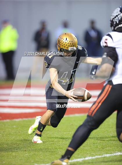 Thumbnail 1 in Shelby vs. Wallace-Rose Hill (NCHSAA 2A State Championship) photogallery.