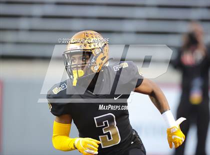 Thumbnail 3 in Shelby vs. Wallace-Rose Hill (NCHSAA 2A State Championship) photogallery.
