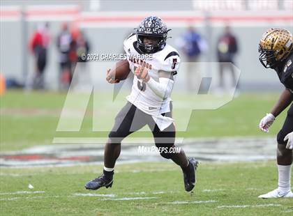 Thumbnail 2 in Shelby vs. Wallace-Rose Hill (NCHSAA 2A State Championship) photogallery.