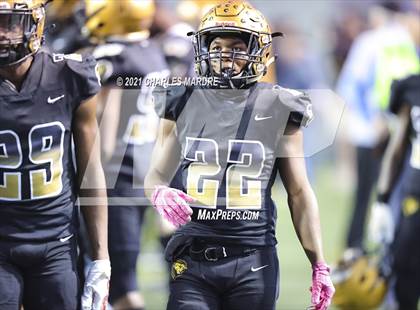 Thumbnail 2 in Shelby vs. Wallace-Rose Hill (NCHSAA 2A State Championship) photogallery.