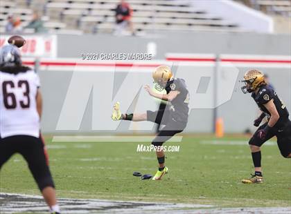Thumbnail 3 in Shelby vs. Wallace-Rose Hill (NCHSAA 2A State Championship) photogallery.