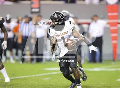 Thumbnail 2 in Shelby vs. Wallace-Rose Hill (NCHSAA 2A State Championship) photogallery.