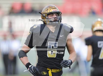Thumbnail 3 in Shelby vs. Wallace-Rose Hill (NCHSAA 2A State Championship) photogallery.