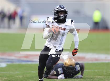 Thumbnail 2 in Shelby vs. Wallace-Rose Hill (NCHSAA 2A State Championship) photogallery.