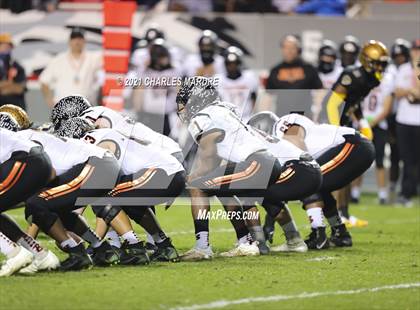 Thumbnail 2 in Shelby vs. Wallace-Rose Hill (NCHSAA 2A State Championship) photogallery.