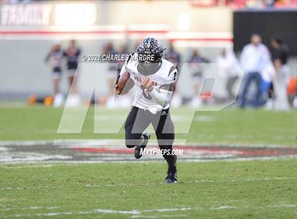 Thumbnail 2 in Shelby vs. Wallace-Rose Hill (NCHSAA 2A State Championship) photogallery.