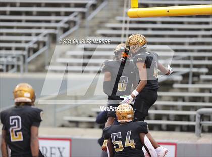 Thumbnail 1 in Shelby vs. Wallace-Rose Hill (NCHSAA 2A State Championship) photogallery.