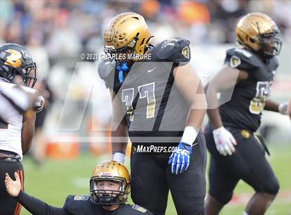 Thumbnail 2 in Shelby vs. Wallace-Rose Hill (NCHSAA 2A State Championship) photogallery.