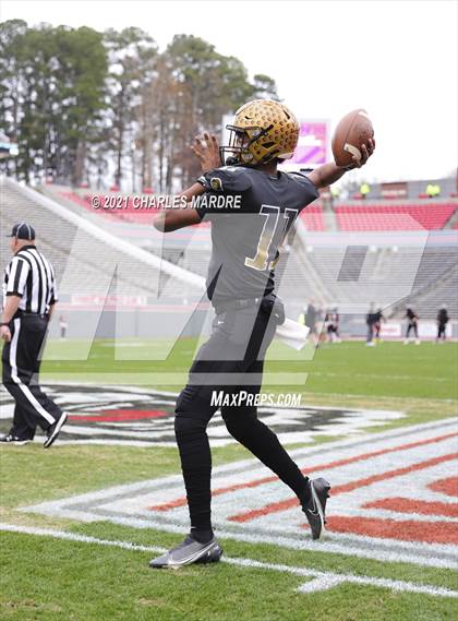 Thumbnail 3 in Shelby vs. Wallace-Rose Hill (NCHSAA 2A State Championship) photogallery.