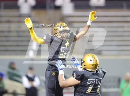Thumbnail 1 in Shelby vs. Wallace-Rose Hill (NCHSAA 2A State Championship) photogallery.