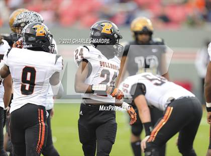 Thumbnail 2 in Shelby vs. Wallace-Rose Hill (NCHSAA 2A State Championship) photogallery.