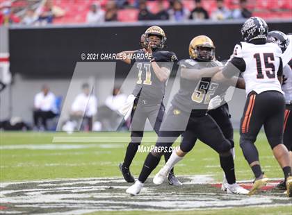 Thumbnail 2 in Shelby vs. Wallace-Rose Hill (NCHSAA 2A State Championship) photogallery.