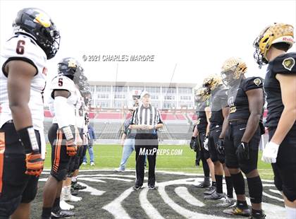 Thumbnail 1 in Shelby vs. Wallace-Rose Hill (NCHSAA 2A State Championship) photogallery.