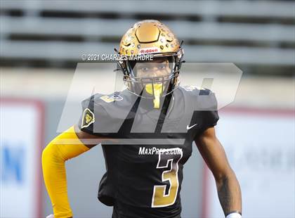 Thumbnail 2 in Shelby vs. Wallace-Rose Hill (NCHSAA 2A State Championship) photogallery.