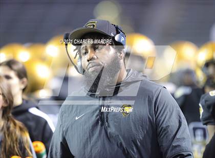 Thumbnail 2 in Shelby vs. Wallace-Rose Hill (NCHSAA 2A State Championship) photogallery.