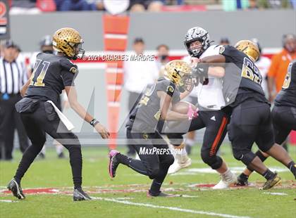 Thumbnail 3 in Shelby vs. Wallace-Rose Hill (NCHSAA 2A State Championship) photogallery.