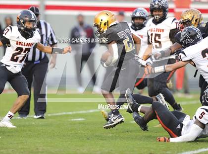 Thumbnail 3 in Shelby vs. Wallace-Rose Hill (NCHSAA 2A State Championship) photogallery.