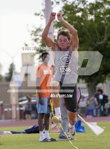 Thumbnail 3 in AIA Finals photogallery.