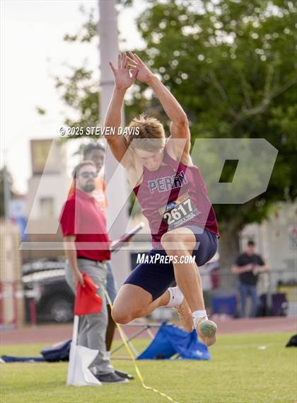 Thumbnail 3 in AIA Finals photogallery.