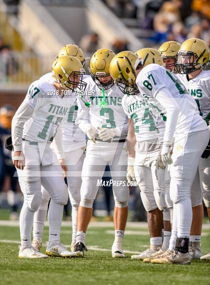 Thumbnail 1 in Boylan Catholic @ Sterling (IHSA 5A Quarterfilal Playoff) photogallery.