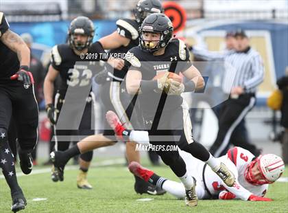 Thumbnail 2 in Avonworth vs. Southern Columbia Area (PIAA 2A Championship) photogallery.