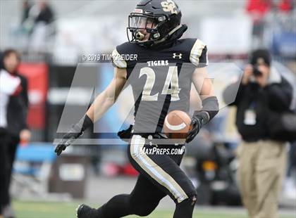 Thumbnail 1 in Avonworth vs. Southern Columbia Area (PIAA 2A Championship) photogallery.