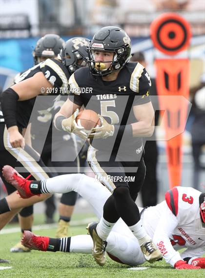 Thumbnail 3 in Avonworth vs. Southern Columbia Area (PIAA 2A Championship) photogallery.