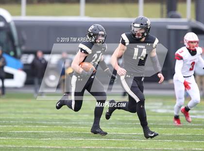 Thumbnail 3 in Avonworth vs. Southern Columbia Area (PIAA 2A Championship) photogallery.