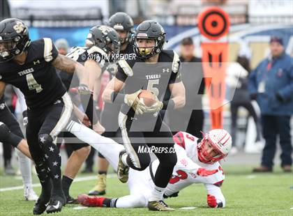Thumbnail 1 in Avonworth vs. Southern Columbia Area (PIAA 2A Championship) photogallery.