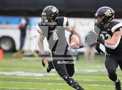 Thumbnail 2 in Avonworth vs. Southern Columbia Area (PIAA 2A Championship) photogallery.