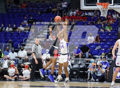 Thumbnail 3 in Westlake vs. Duncanville (UIL 6A State Championship) photogallery.