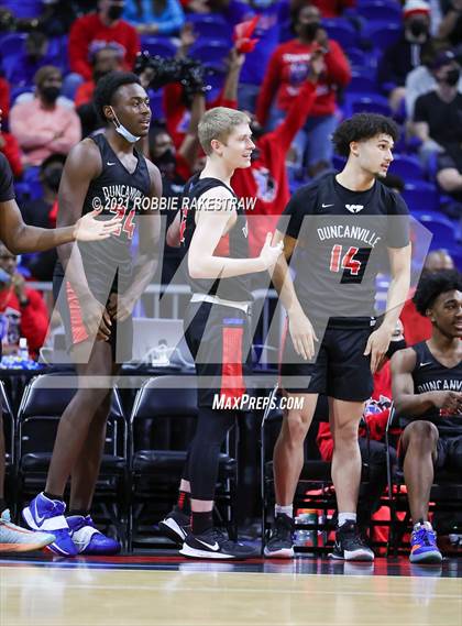 Thumbnail 2 in Westlake vs. Duncanville (UIL 6A State Championship) photogallery.