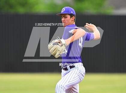 Thumbnail 2 in Dutchtown vs. Airline (LHSAA Division I Non-Select Bi-District) photogallery.
