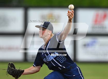 Thumbnail 1 in Dutchtown vs. Airline (LHSAA Division I Non-Select Bi-District) photogallery.