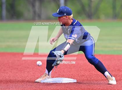 Thumbnail 2 in Dutchtown vs. Airline (LHSAA Division I Non-Select Bi-District) photogallery.