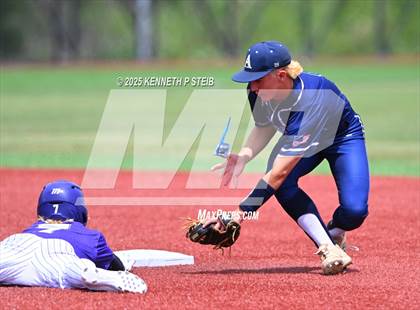 Thumbnail 2 in Dutchtown vs. Airline (LHSAA Division I Non-Select Bi-District) photogallery.