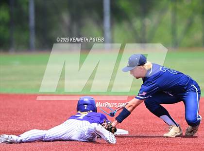Thumbnail 3 in Dutchtown vs. Airline (LHSAA Division I Non-Select Bi-District) photogallery.
