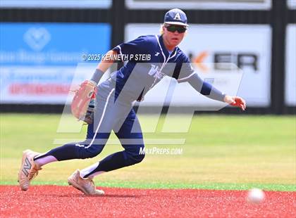 Thumbnail 3 in Dutchtown vs. Airline (LHSAA Division I Non-Select Bi-District) photogallery.