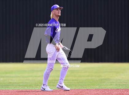 Thumbnail 3 in Dutchtown vs. Airline (LHSAA Division I Non-Select Bi-District) photogallery.